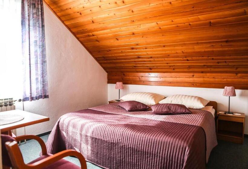 带大床的标准间, Vila Romana