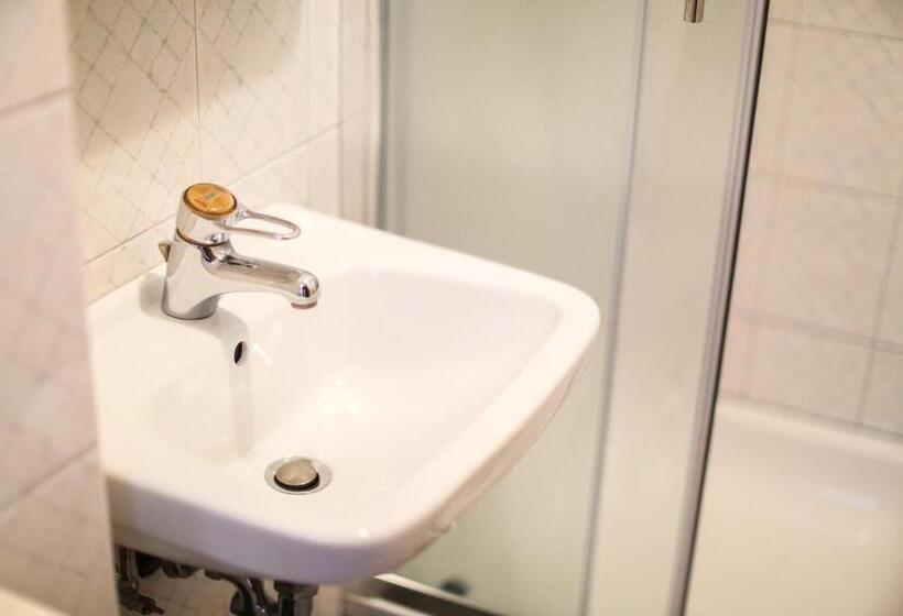 带阳台的三人标准间, Vila Romana