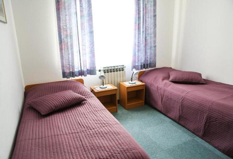 带阳台标准四人间, Vila Romana