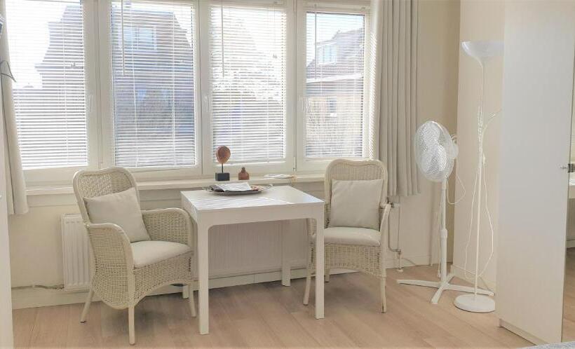 スタンダードスタジオ, Pension Zandvoort Aan Zee