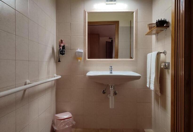 חדר סטנדרט מותאם לאדם עם מוגבלויות, Agriturismo Su Solianu