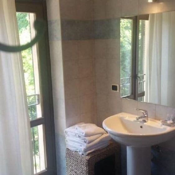 اتاق استاندارد چهار تخته, La Cascina Del Castello