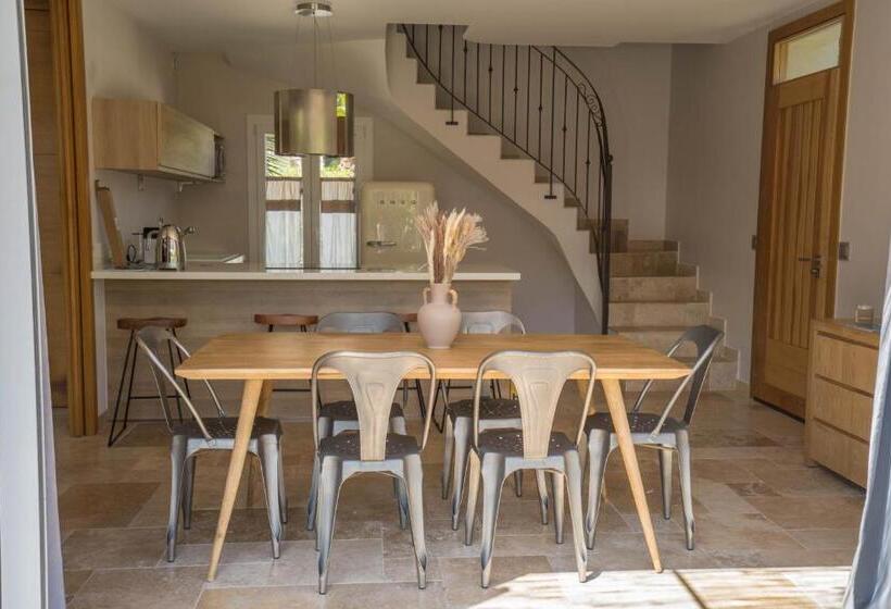 דירת שני חדרים, Les Maisons Du Sud