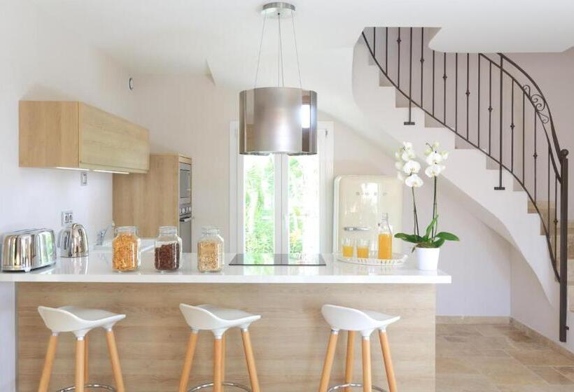 דירת שני חדרים, Les Maisons Du Sud