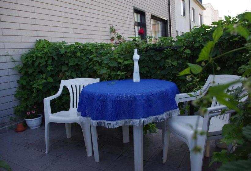 استودیو استاندارد با تراس, Oasis Apartments