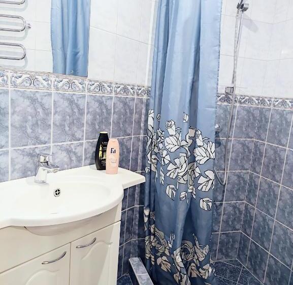 استودیوی استاندارد, Oasis Apartments