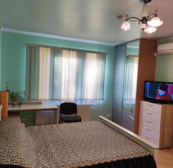 استودیوی استاندارد, Oasis Apartments