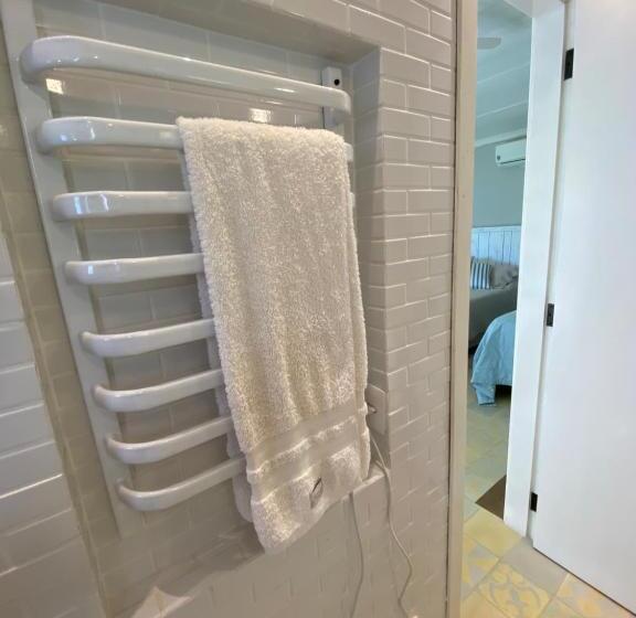 패밀리 방갈로, Auberge Suisse Pousada