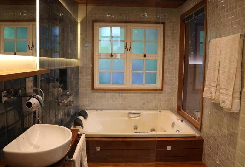 자쿠지 스위트, Auberge Suisse Pousada