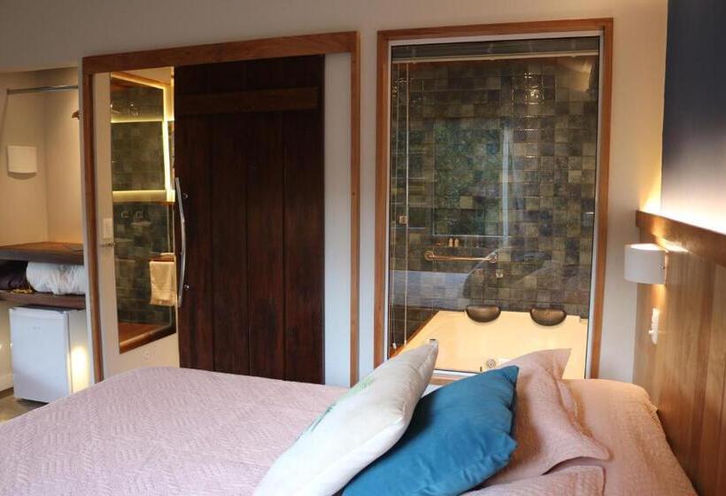 带按摩浴盆的套房, Auberge Suisse Pousada