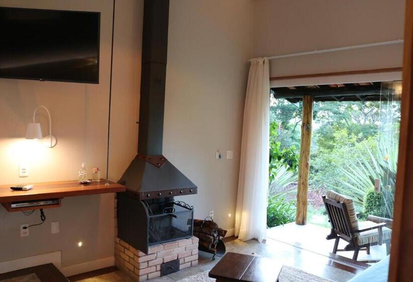 带按摩浴盆的套房, Auberge Suisse Pousada