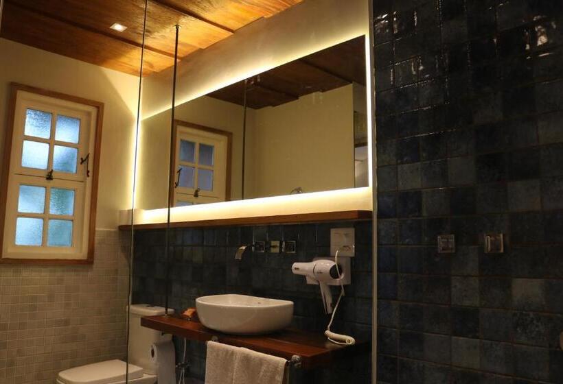 带按摩浴盆的套房, Auberge Suisse Pousada