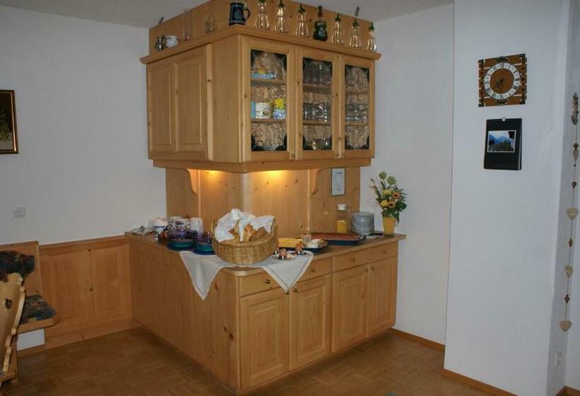 Номер Стандарт, Haus Bergfrieden