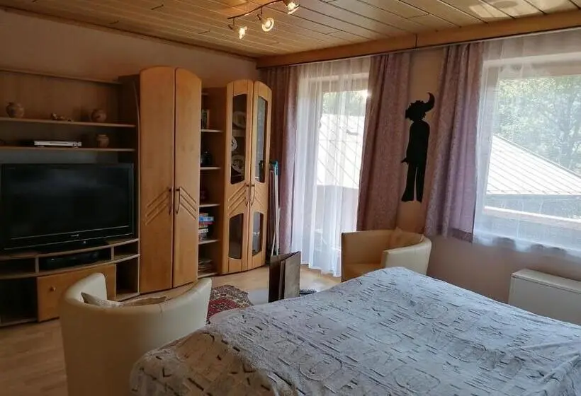 Huoneisto 2 Makuuhuonetta Parveke, Heilbad Burgwies