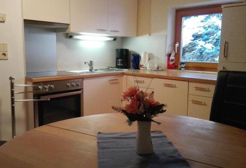 Апартаменты 2 Спальни с Балконом, Heilbad Burgwies