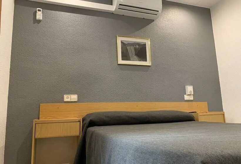 Quarto Estandar, Hostal Tarres