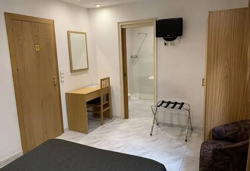 Quarto Estandar, Hostal Tarres