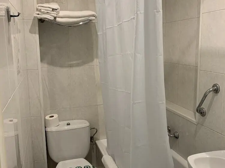 Quarto Estandar, Hostal Tarres