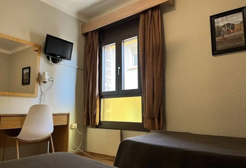 Quarto Clássico, Hostal Tarres