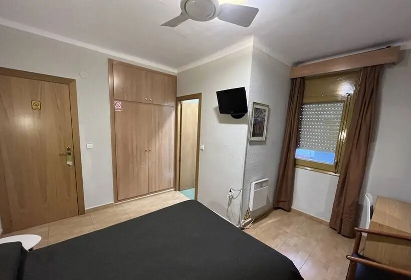 Quarto Clássico, Hostal Tarres