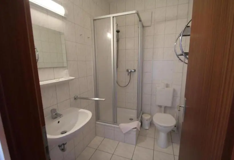 اتاق استاندارد سه نفره, Schlafhaus Dünenweg 16