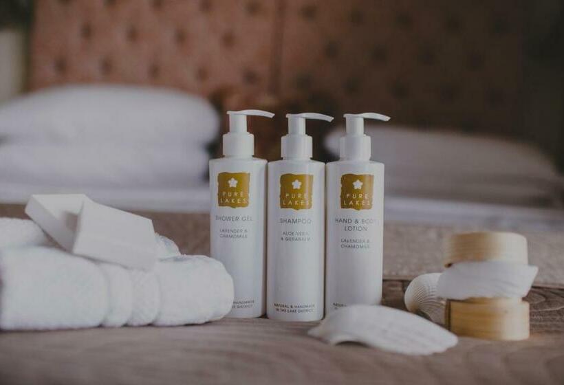 スタンダードルーム, Strand House