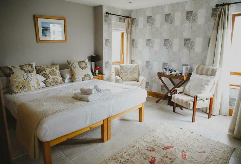 スタンダードルーム, Strand House