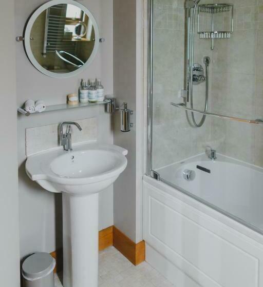 スタンダードルーム, Strand House