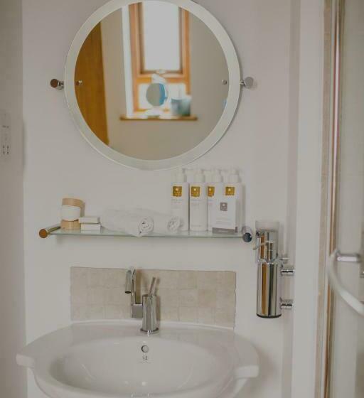 スーペリアールーム, Strand House