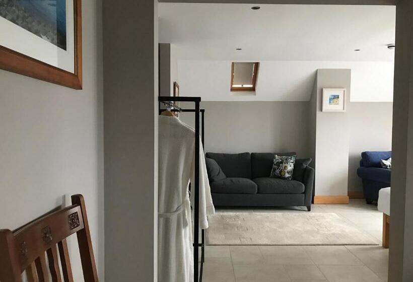 オーシャンビューデラックススイート, Strand House