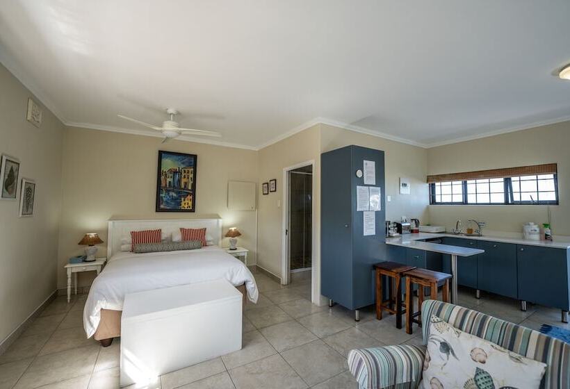 استودیوی استاندارد, The Lookout Guest House