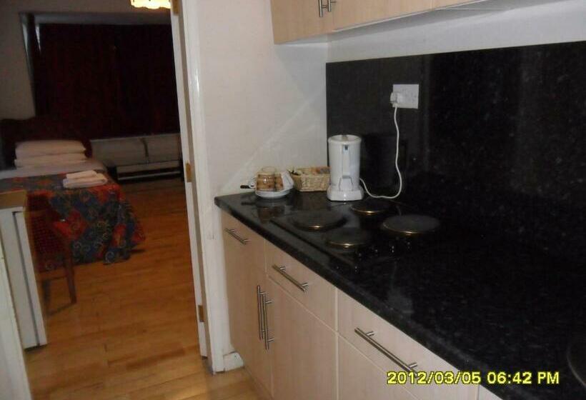 ファミリールーム, Thorpe Lodge