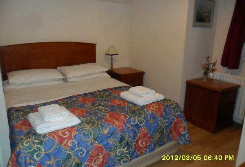 חדר משפחתי, Thorpe Lodge