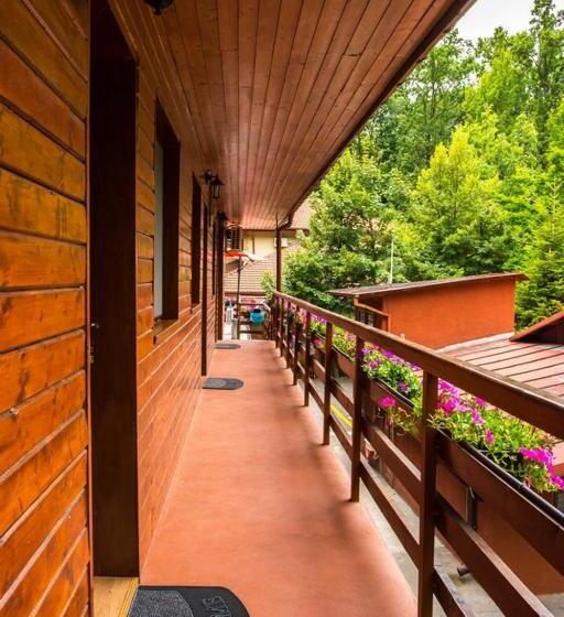 اتاق استاندارد سه نفره, Pensiunea Casa Verde Bucuresti