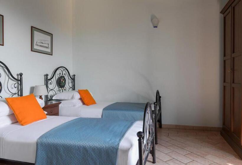 غرفة قياسية رباعية, Residence Serristori