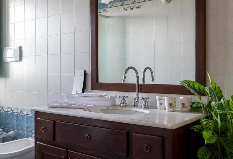 غرفة قياسية ثلاثية, Residence Serristori