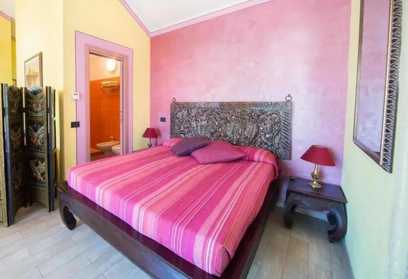 استودیو استاندارد با تراس, World Village Apartments