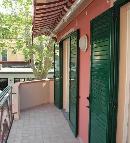استودیو استاندارد با تراس, World Village Apartments