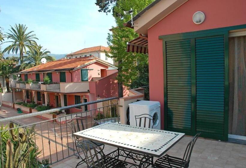 إستوديو قياسى مزودة بتراس, World Village Apartments