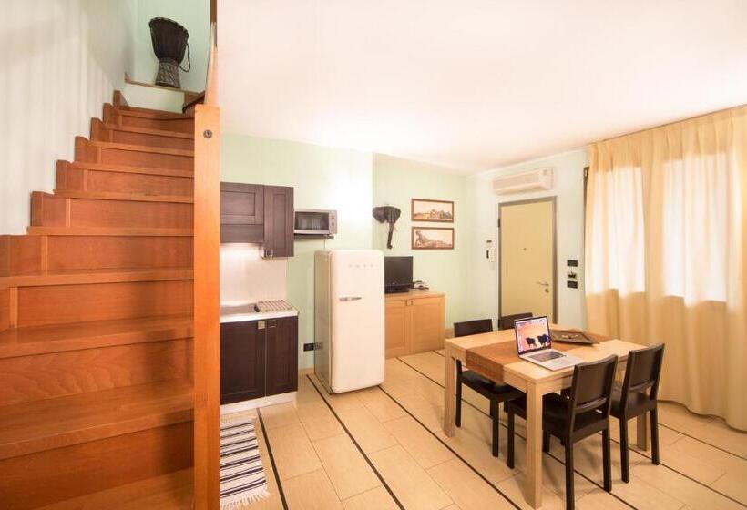 شقة غرفة نوم واحدة مزودة بشُرفة, World Village Apartments