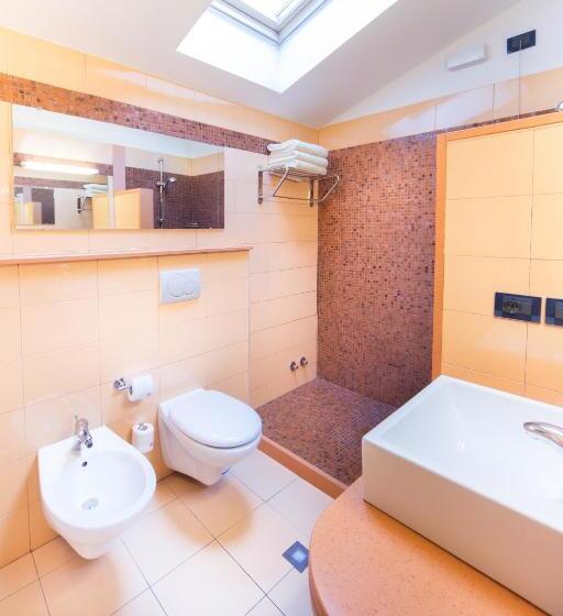 شقة غرفة نوم واحدة مزودة بشُرفة, World Village Apartments