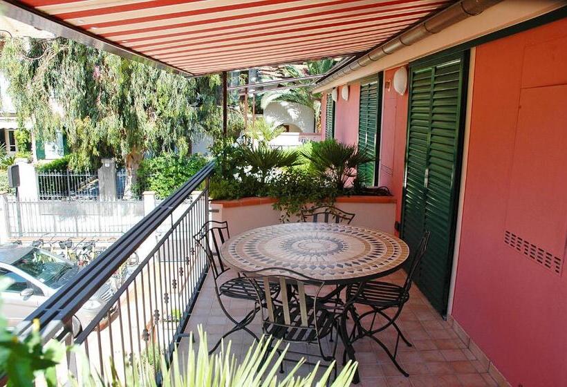 شقة غرفة نوم واحدة مزودة بشُرفة, World Village Apartments