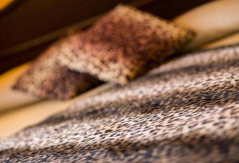 شقة غرفة نوم واحدة مزودة بشُرفة, World Village Apartments