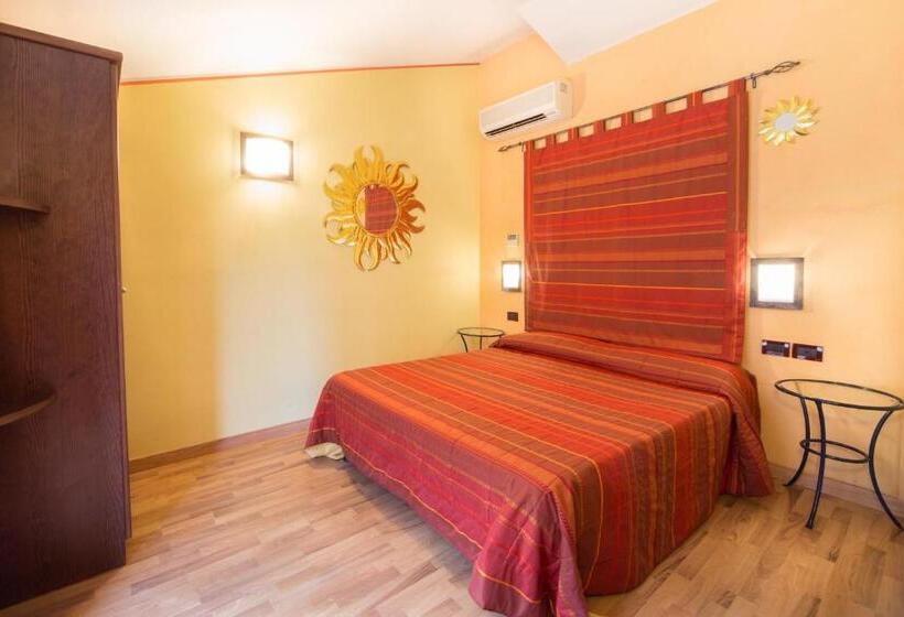 شقة غرفة واحدة مزودة بتراس, World Village Apartments