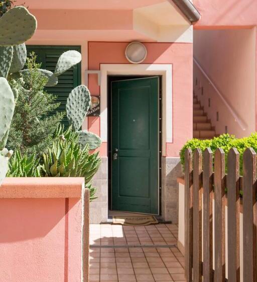 شقة غرفة واحدة مزودة بتراس, World Village Apartments