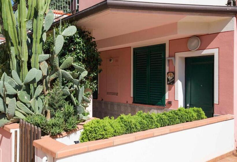 شقة غرفة واحدة مزودة بتراس, World Village Apartments