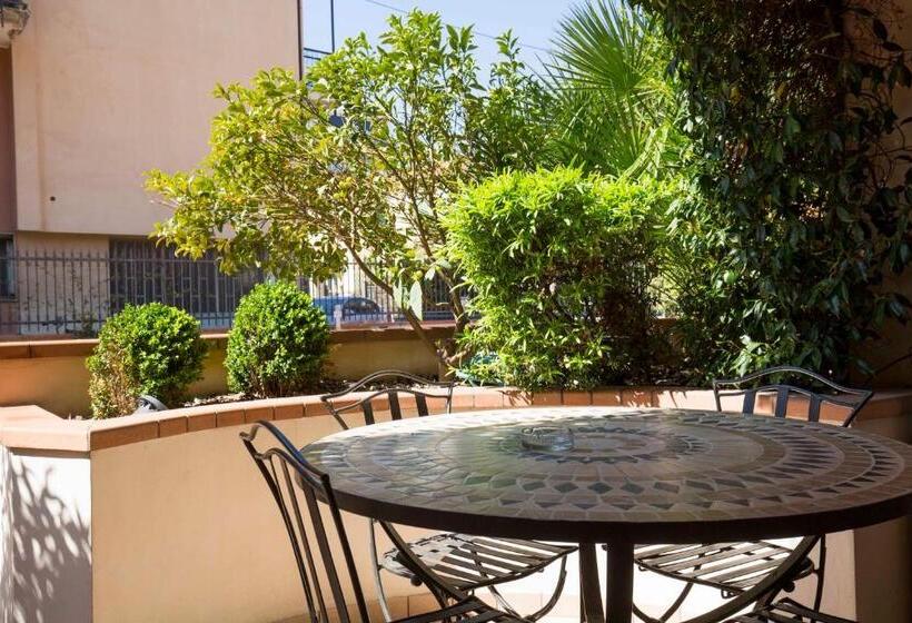 Апартаменты 1 Спальня с Террасой, World Village Apartments