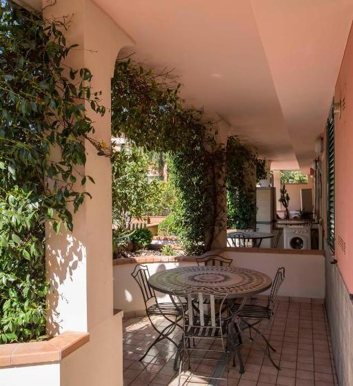 شقة غرفة واحدة مزودة بتراس, World Village Apartments