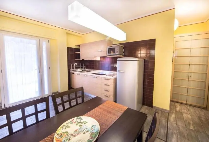 آپارتمان 1 خوابه اینتریور, World Village Apartments