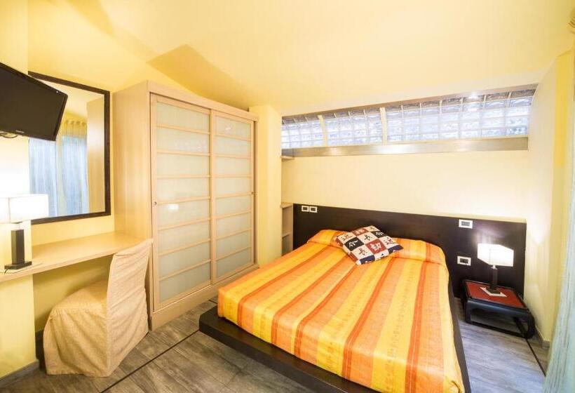 شقة غرفة نوم داخلية, World Village Apartments